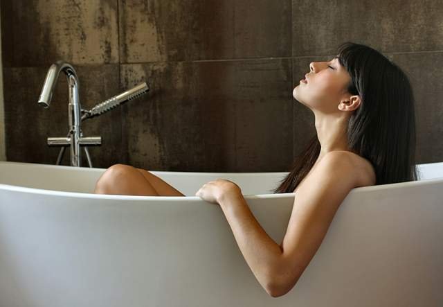 Горячая ванная поможет расслабиться